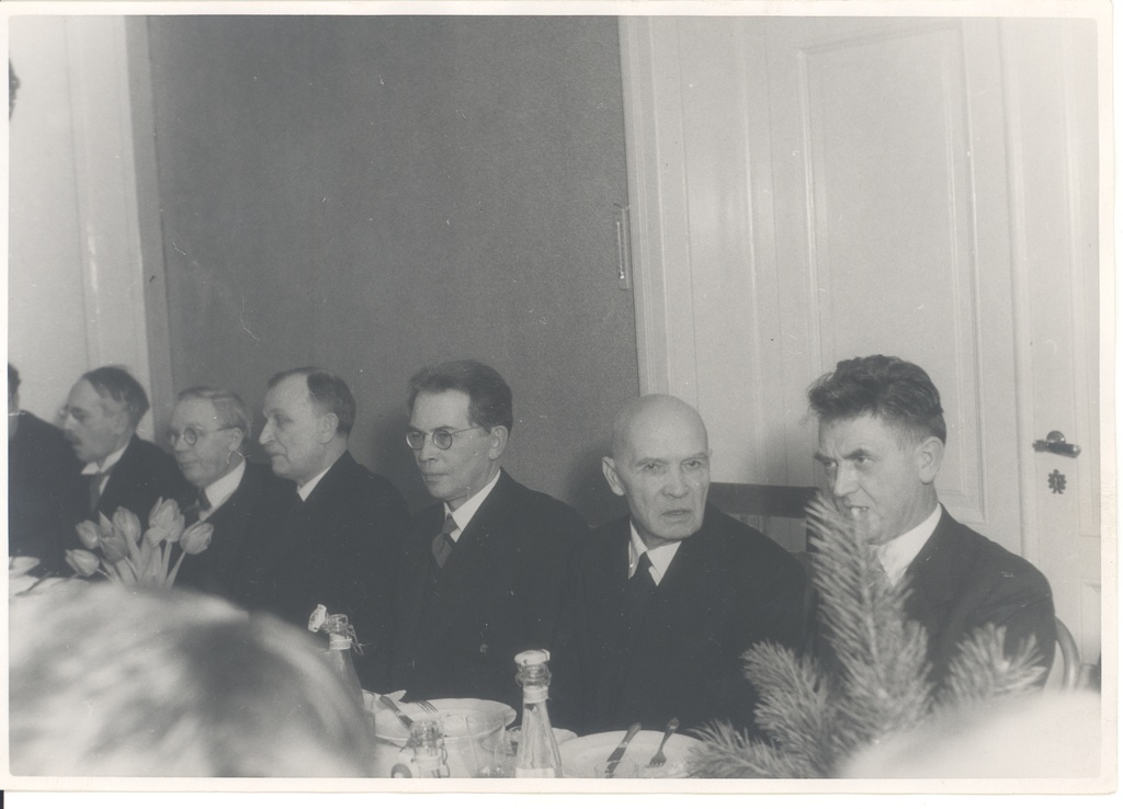 A meeting organized by the Estonian Literature Society's Association of Literature, "Vanemuise" and the Estonian Farmers Society in the premises of the Estonian Literature Society on the 75th birthday of K. e. Söödi on 18th. 1938