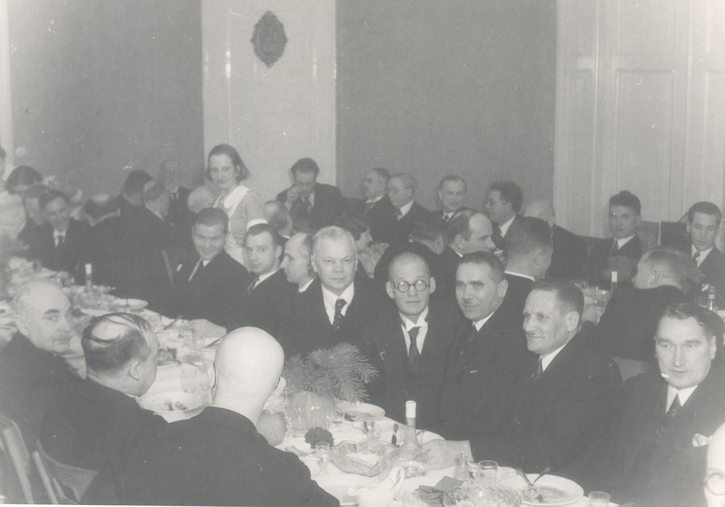 A meeting organized by the Estonian Literature Society's Association of Literature, "Vanemuise" and the Estonian Farmers Society in the premises of the Estonian Literature Society on the 75th birthday of K. e. Söödi on 18th. 1938