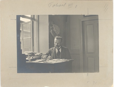 K. e. Sööt in his business (in the office of the book store and printing house) in Tartu, Aleksandri tn. 5, 1901  duplicate photo
