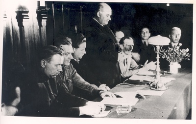 Conference of Estonian Soviet writers in Moscow in 1943. Presidium: 1) e. Päll, 2) a. Jakobson, 3) n. Karotam, 4) J. Vares-Barbarus  duplicate photo