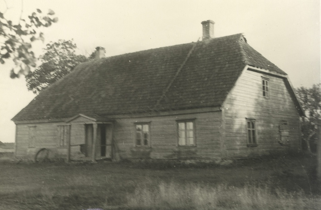 Niitsaadu schoolhouse