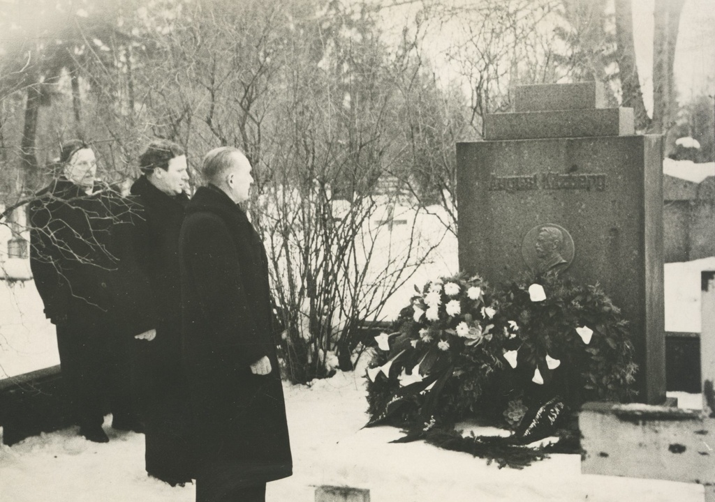 Peargade place on the grave of a. Kitzberg 28. XII 1955