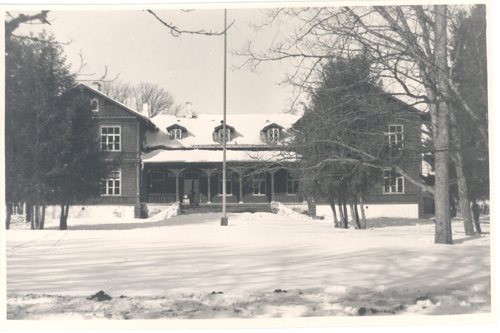 [Vilde, Eduard], Pudivere manor building (now school)