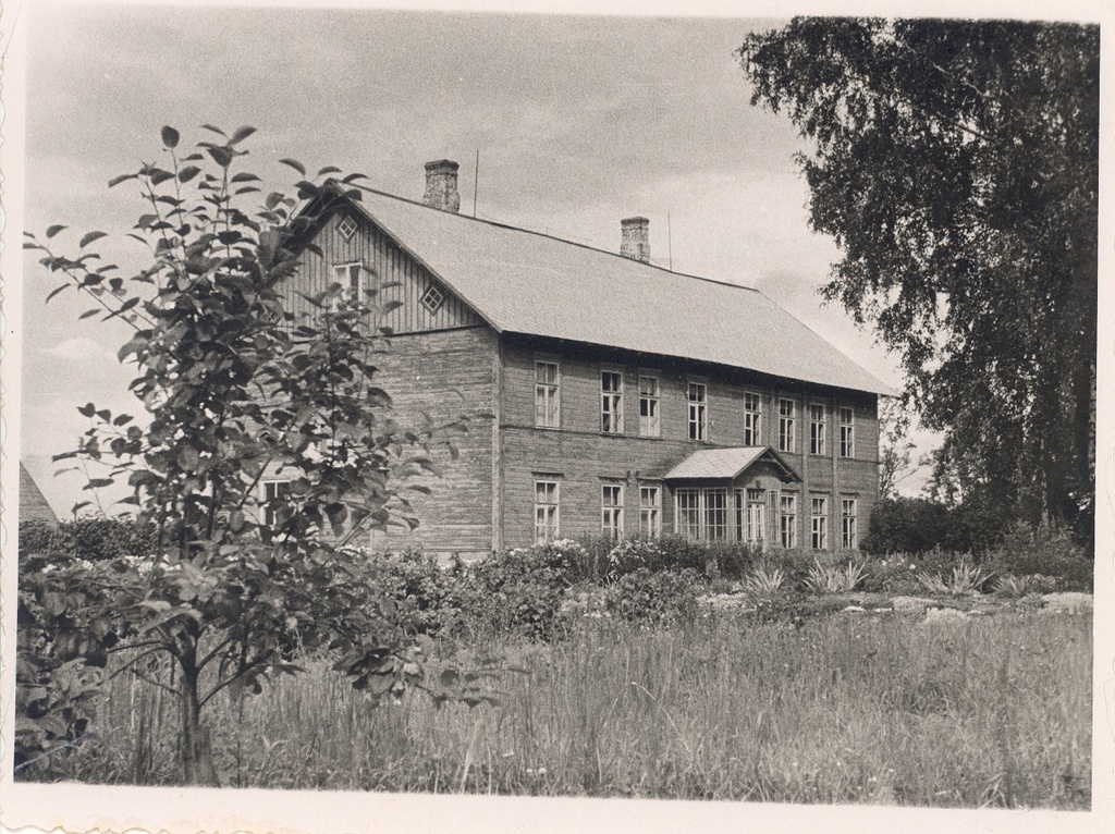 Kose new manor ministry school. E. Peterson-Särgava was a school case. 1902-1905
