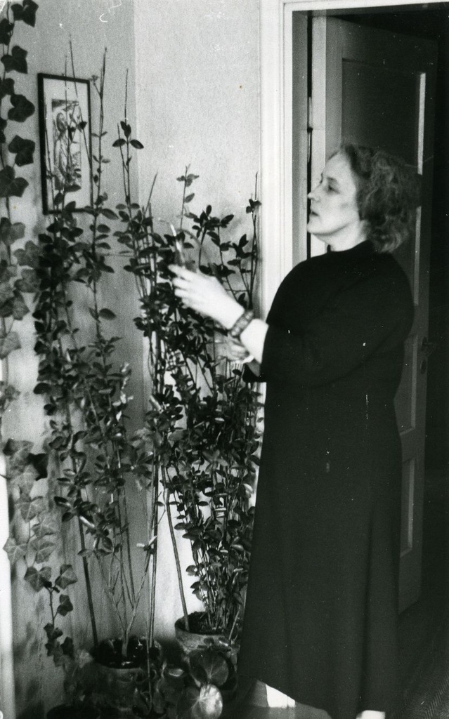 Betti Alver at home in Tartu, Koidula 8-2 April 27, 1961.