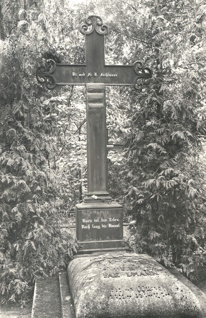 FR. R. Faehlmann's grave