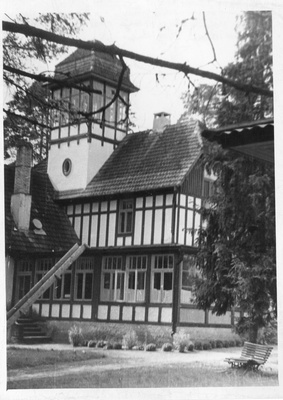 Hugo Raudsepp's residence in Elva, himself. Prof. Kondakov's house  similar photo