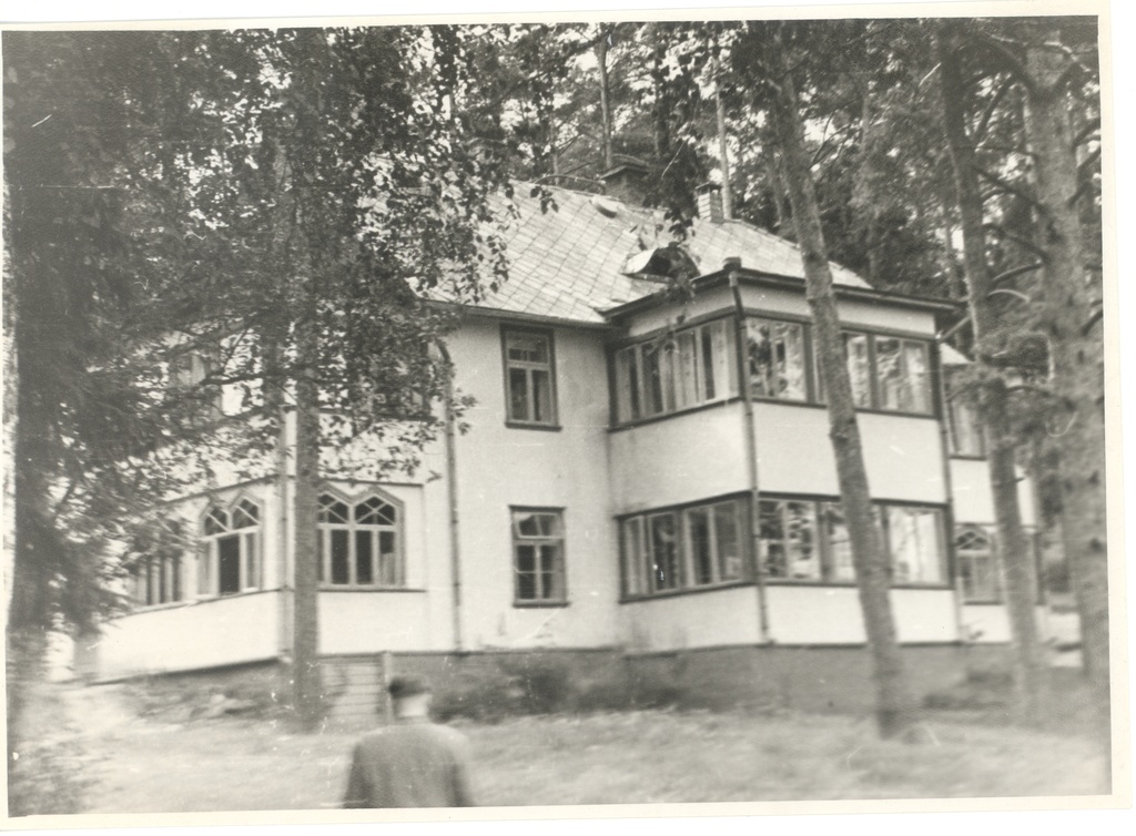 Hugo Raudsepp's residence in Elva, himself. Prof. Kondakov II house