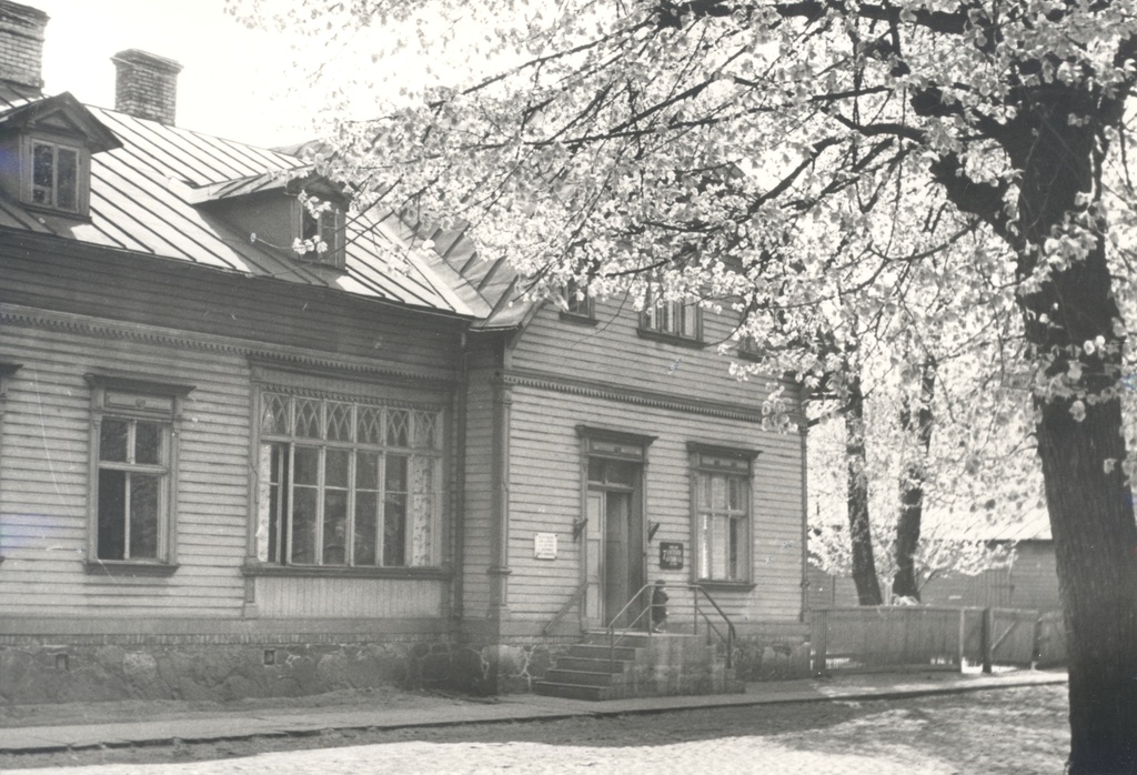 Yeah. Vares-Barbarus residence in Pärnu