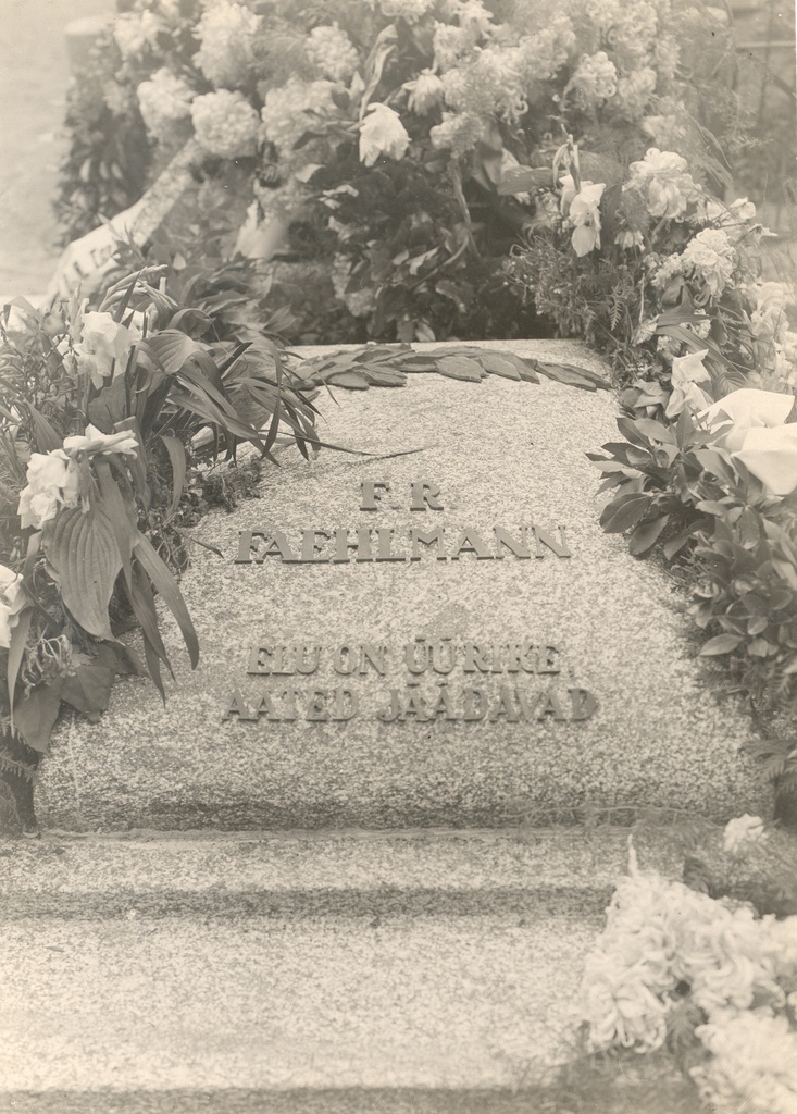 FR. R. Faehlmann's grave