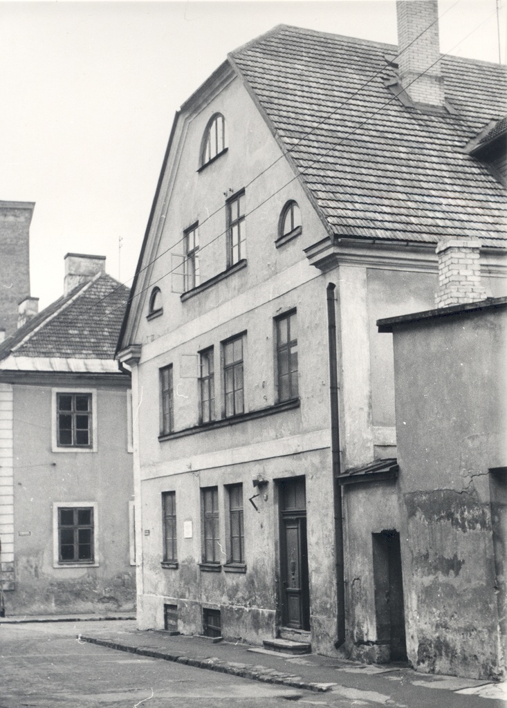 The house in Tartu, Abovjan and the t. corner of the University, where Fr lived. R. Faehlmann
