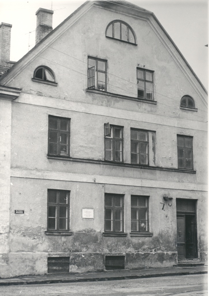 The house in Tartu, Abovjan and the t. corner of the University, where Fr lived. R. Faehlmann