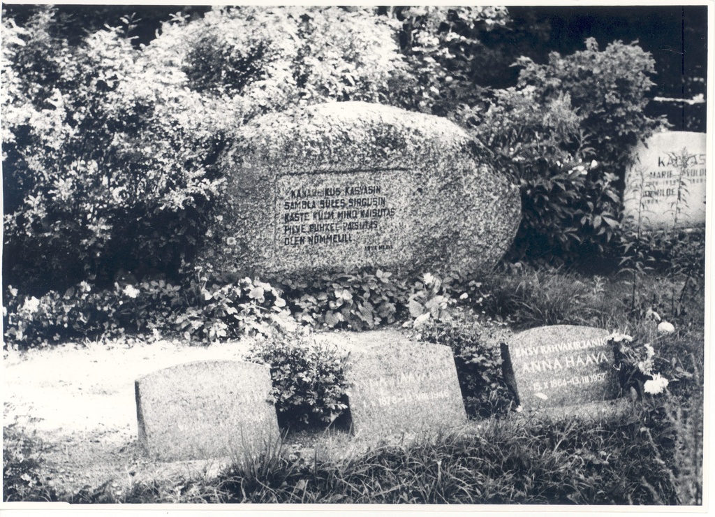 Wound, Give a grave in Tartu on the Raadi cemetery