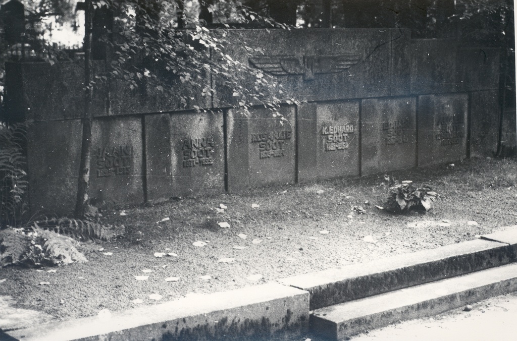 Karl Eduard Food. Grave in Tartu on Raadi cemetery