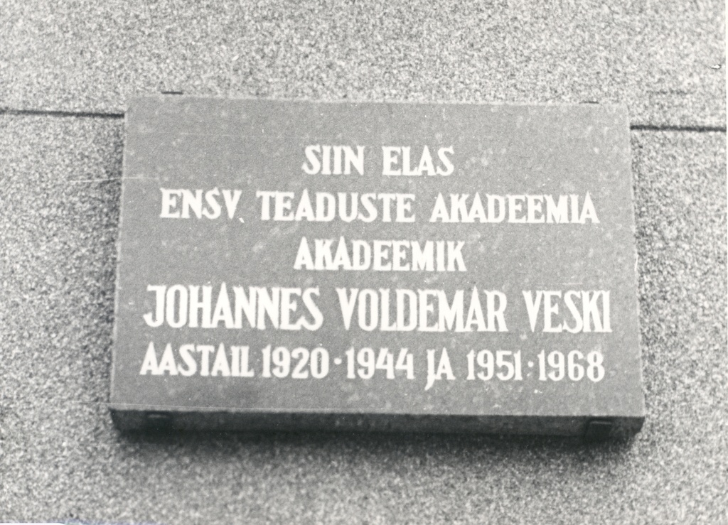 On the wall of J. V. Veski house in Tartu Vabriku Street