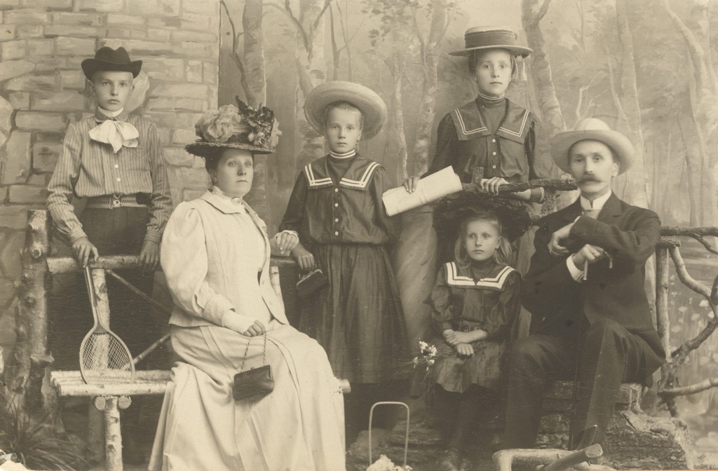 Family photo of p. Grünfeldt 1907