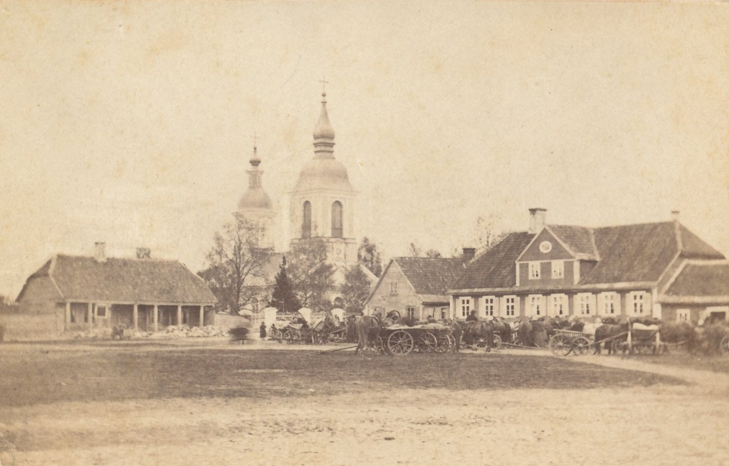 Photo. View from west to Võru City Market Square, left one-storey spray at the end of the 19th century