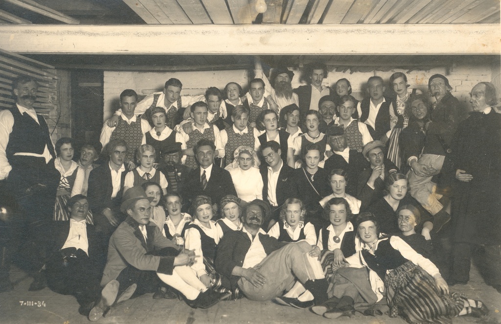 Stone, Alexis. The total picture of the performers of the play "Nõmmekingsepad" at the presentation of Tartu students