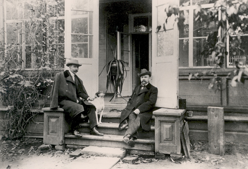 A. Läte and K. e. Sööt 1905. (Tartus Garden in front of the house of Hörschelmann) Origin. : D-62:1