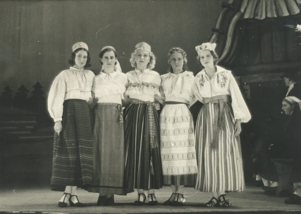 A. Kitzbergi - J. Simmi singing game "Shooting in Vanemuise" in 1938.