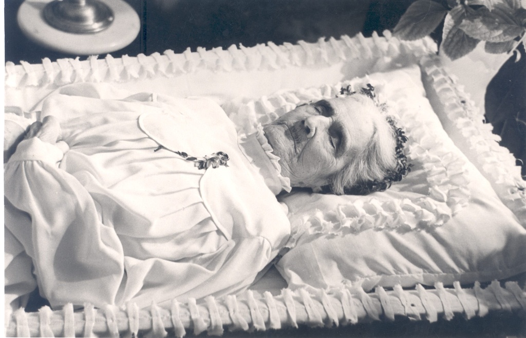 Wound, Give a funeral in 1957