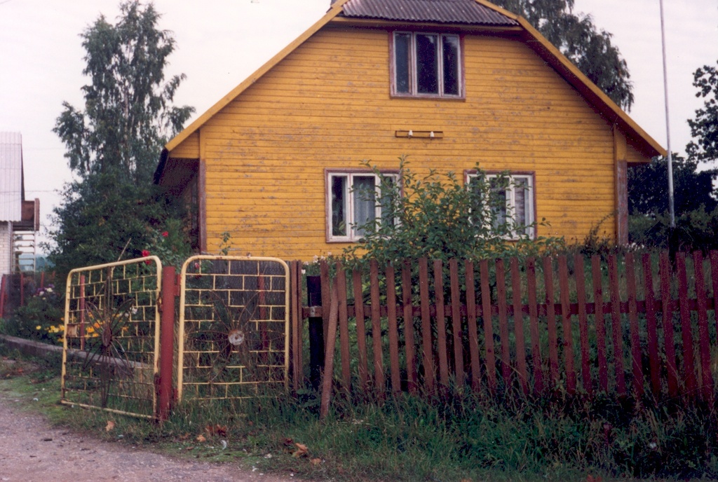 Laketukme vallakooli building approx. 1990 where Ernst Enno studied