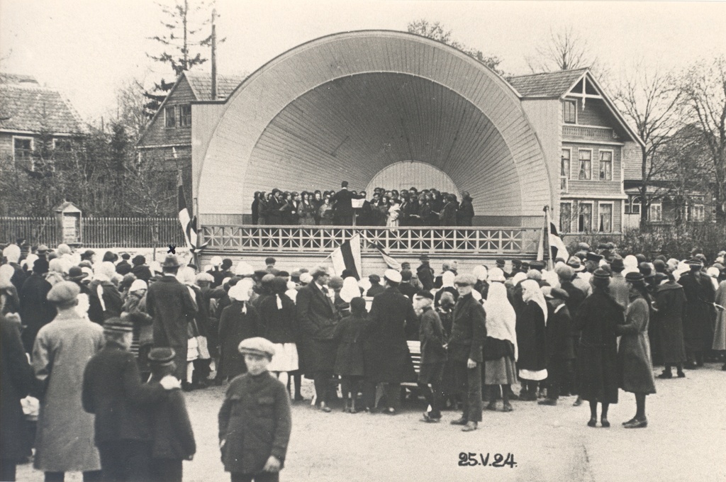 Haapsalu Open Air Concert 25. V 1924. On the left side in the middle of the back Ernst Enno