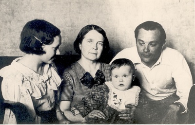 Ernst Enno family. [1938. A.]  duplicate photo