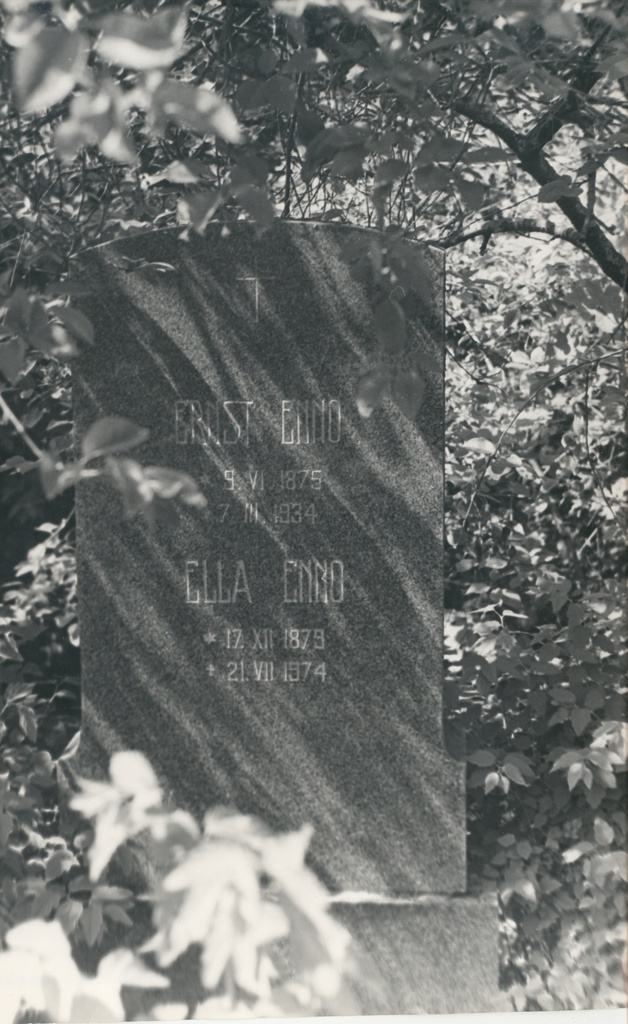 Ernst Enno grave at Haapsalu Old Kalm