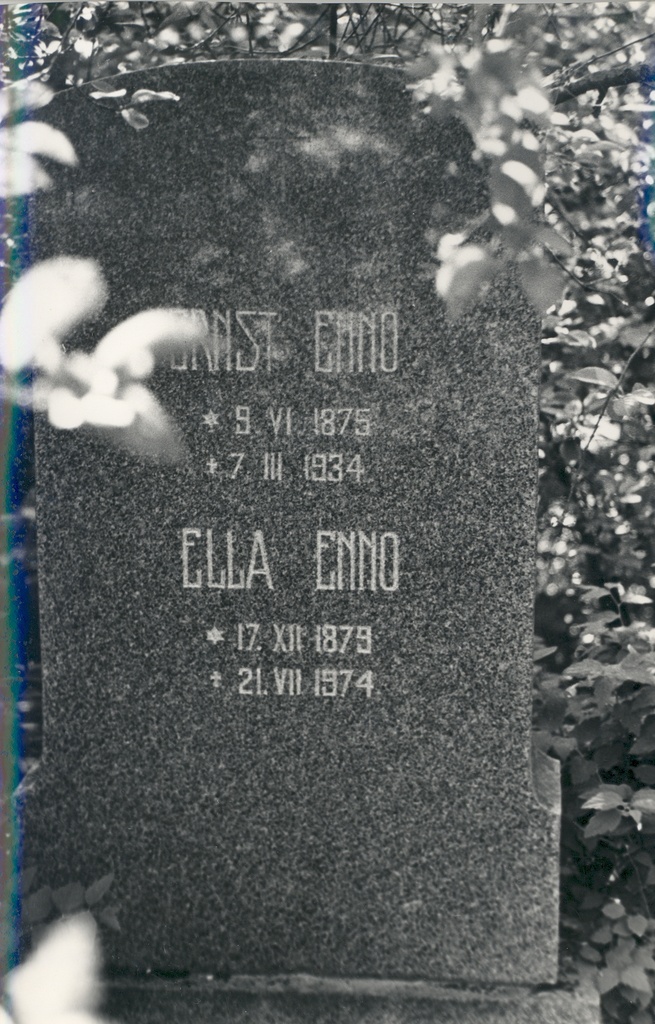 Ernst Enno grave at Haapsalu Old Kalm