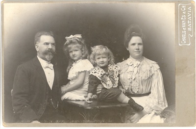 Andres Saal with family  duplicate photo