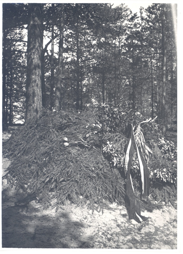 Vilde, Eduard, grave at the Tallinn Forest Hall