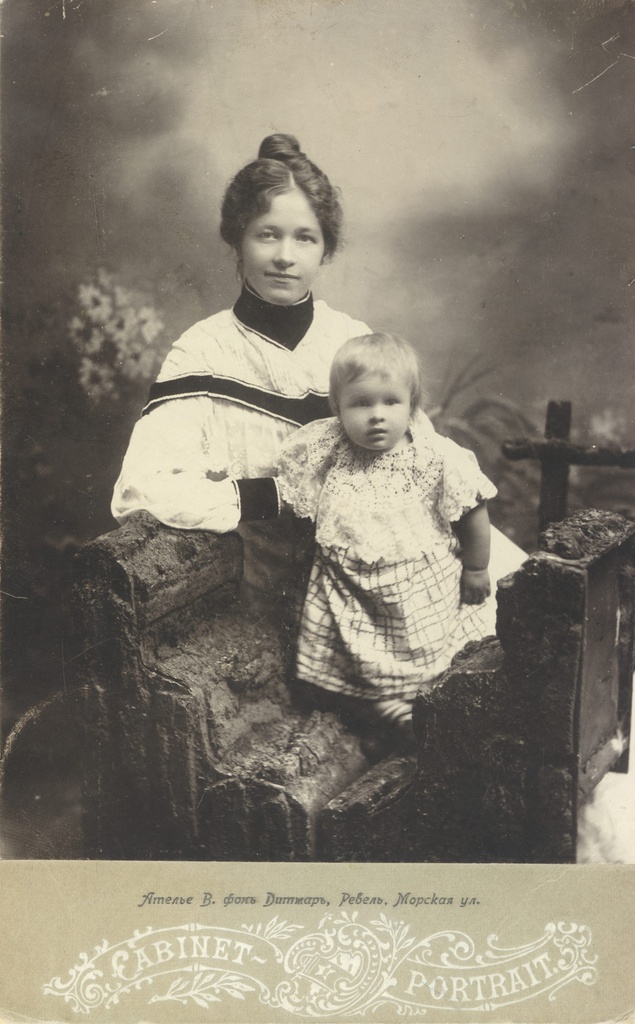 Marie Under's daughter Dagmar in Moscow 1903 (?)