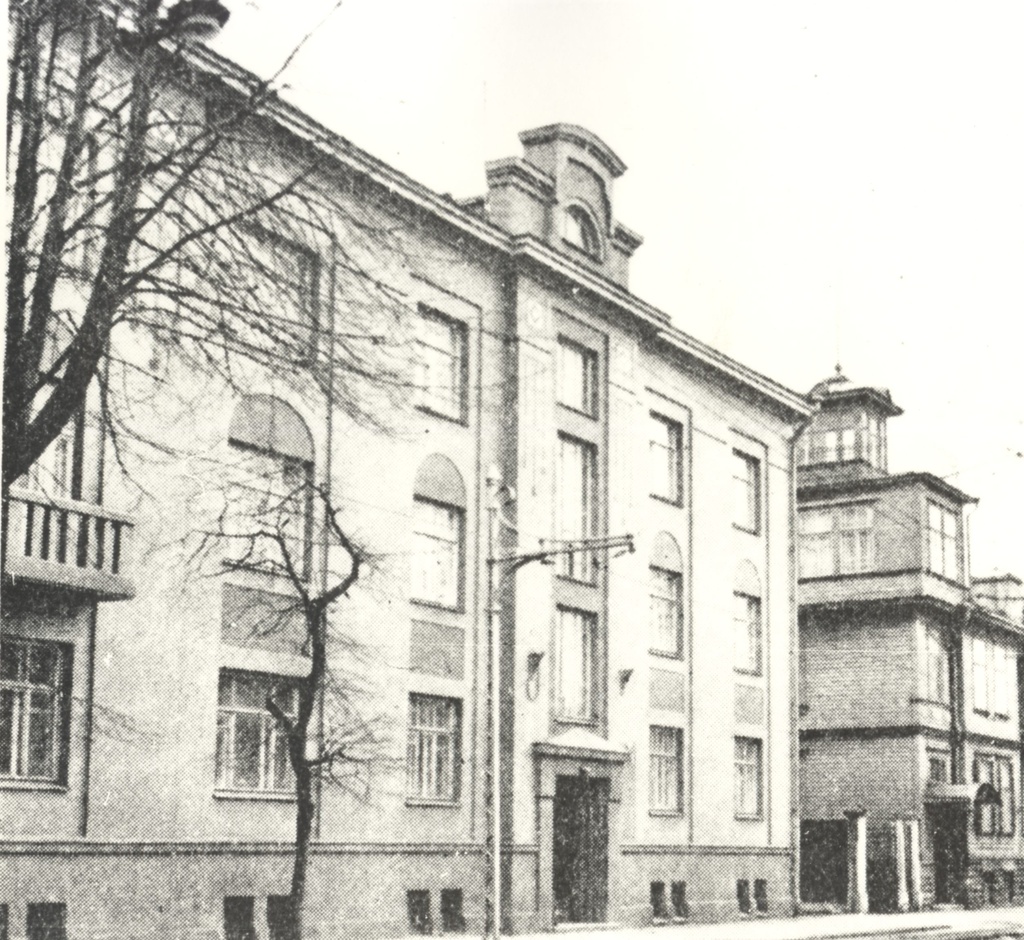 Marie Under's residence in Tallinn, Weizenberi 8-2