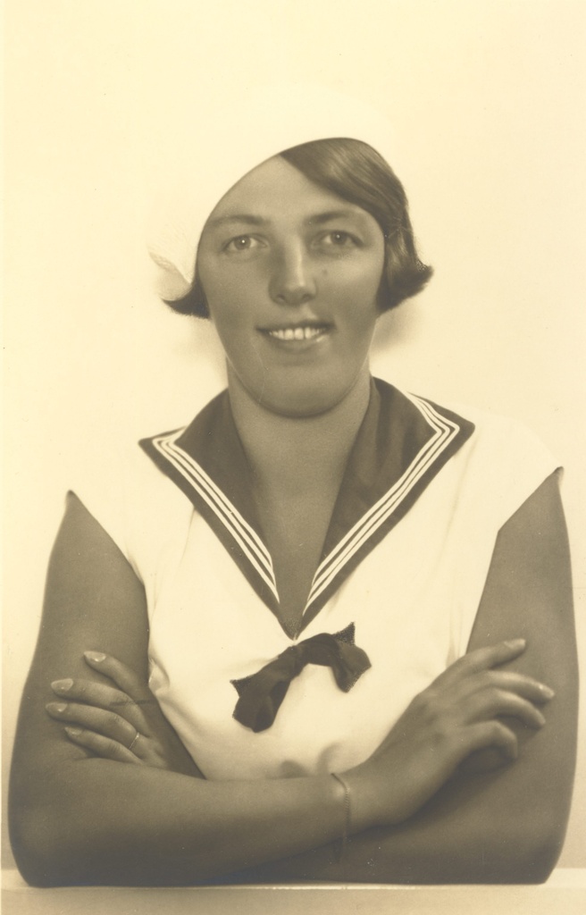 Marie Under's daughter Hedda Hacker