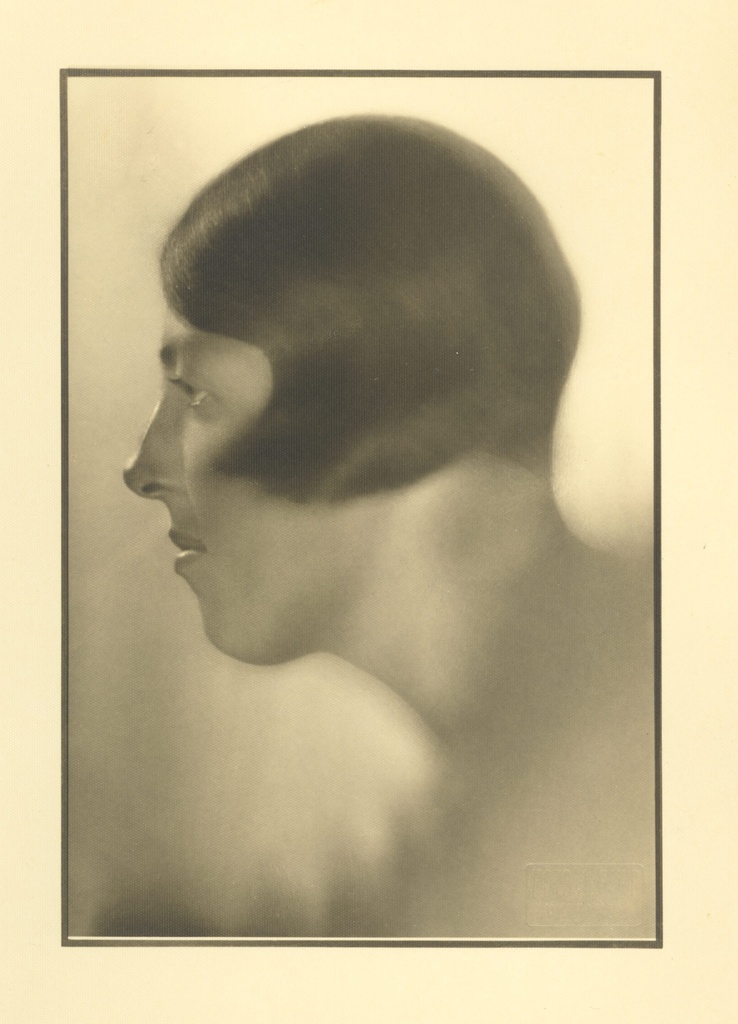 Hedda Hacker, Marie Under's daughter