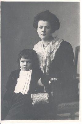 Aino Kallas son Suleviga  duplicate photo