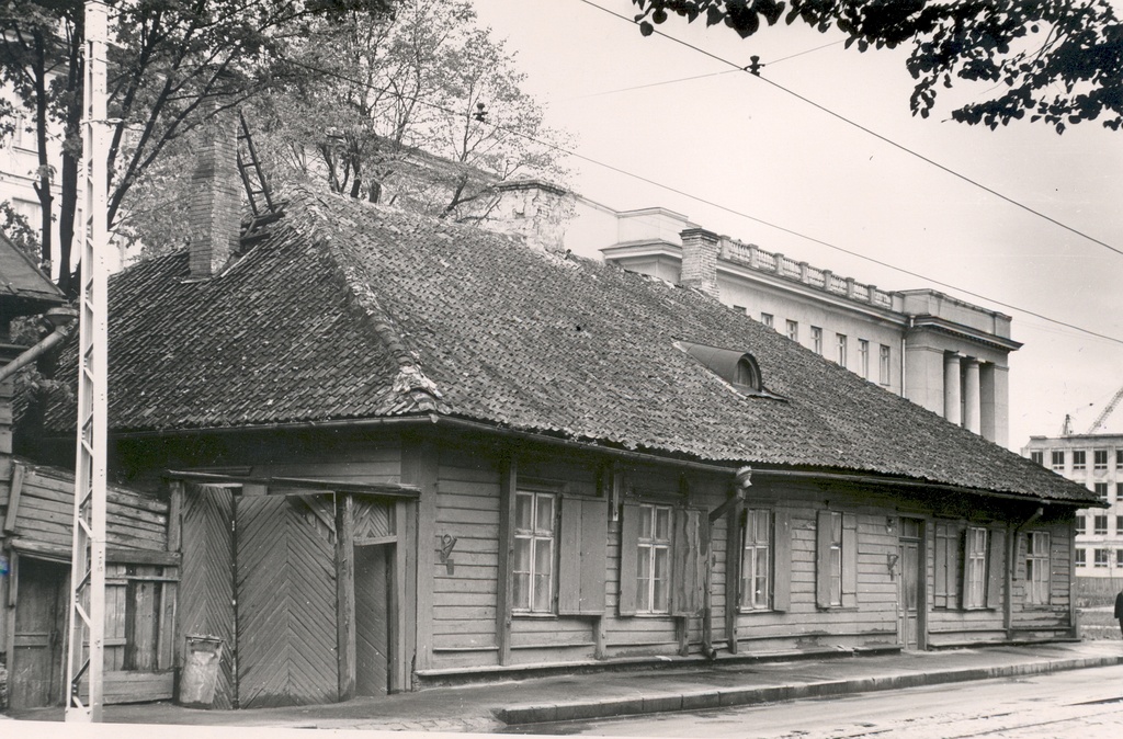 End. Tallinn city 4th primary school Pärnu mnt 64 (before 15), where e. Peterson-Särgava worked as a teacher since 1906