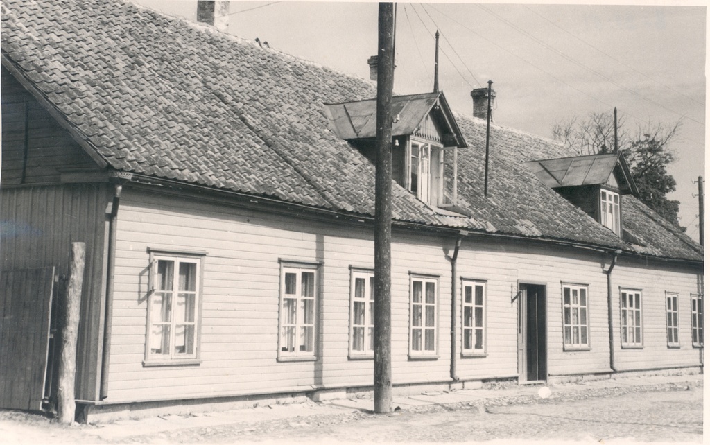 House in King in Moscow (end. Inches) street (no. 9), where worked in the 20th century. At first Eisenschmidt's private school. V. Grünthal-Ridala has studied here