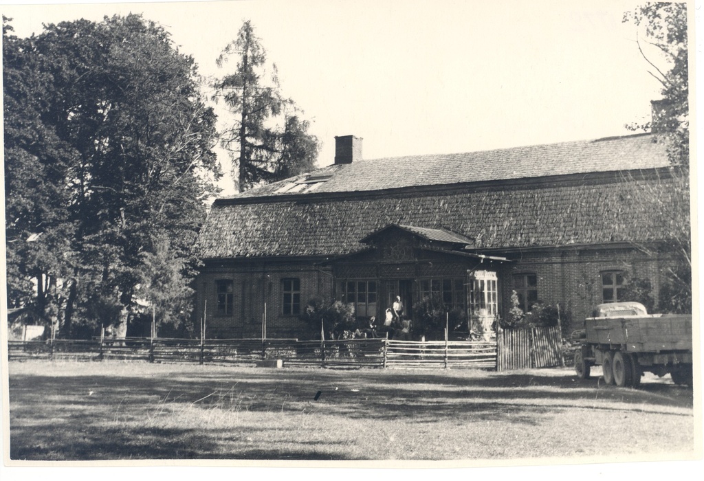 Pornuse Manor