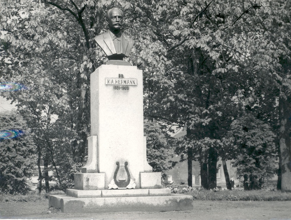K. a. Hermann Memorial Stadium in Põltsamaa park in 1958.