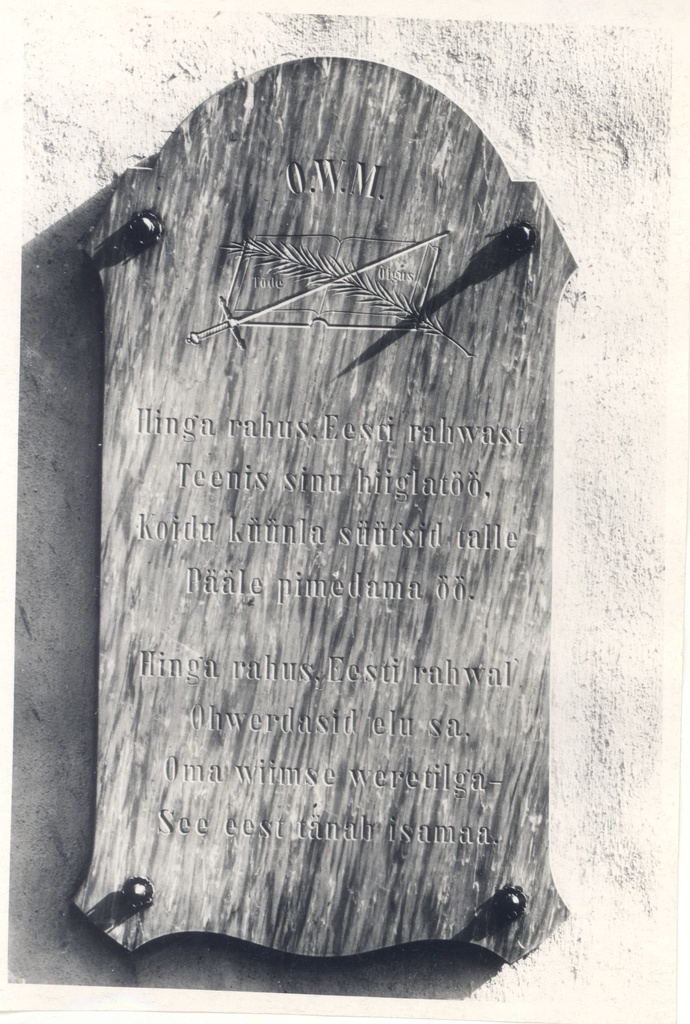 Otto Wilhelm Masingu tomb in Tartu-Jaani graveyard Ehlertz cable