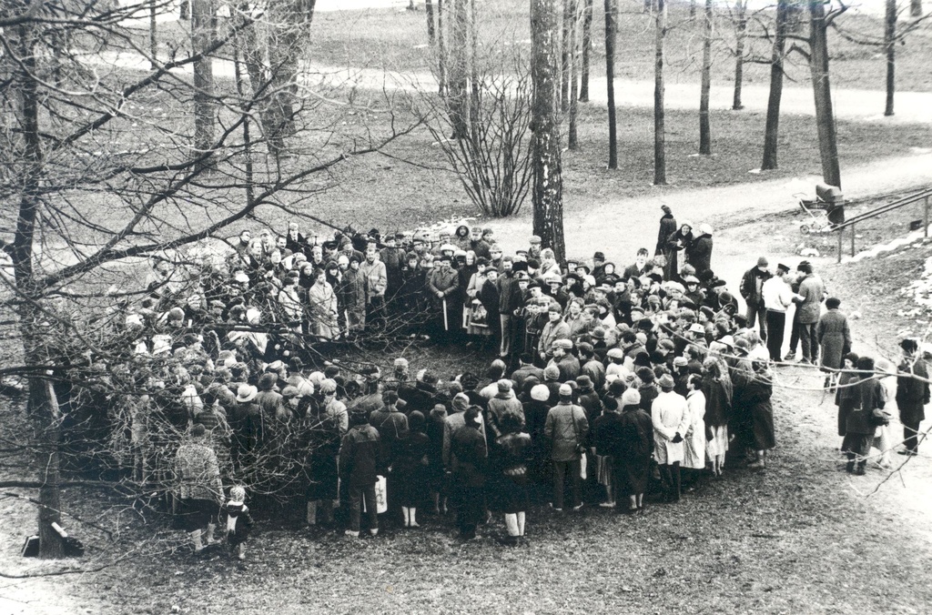 Tartu Antique Guard Days 14-17th apr. 1988. Memory of Villem Reiman above the memorial pillar