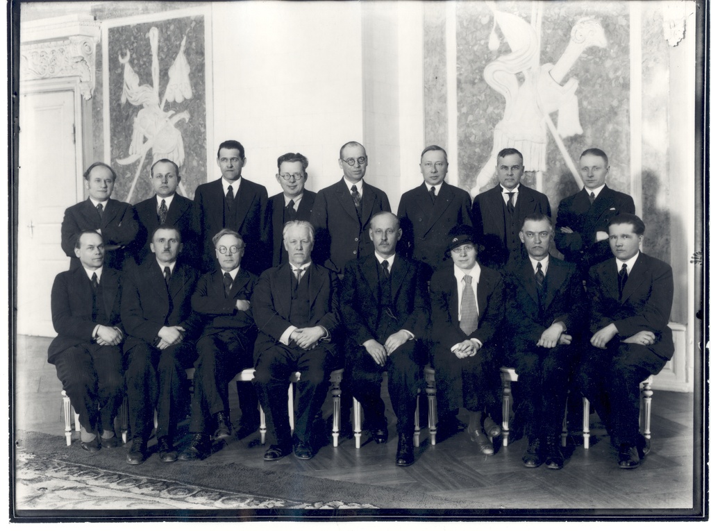 Henrik Visnapuu, Heinrich-Eduard Lauri, Eduard Hubel, Nikolai Kann, Kaarel August Eenpalu, Marie Reisik, Anton Uesson, Juhan Jaik, Hugo Kukke, etc. The Year of the Library in 1935