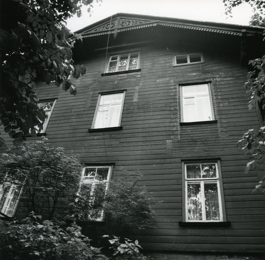 Betti Alver's school-time residence Tiigi tn 5, 2nd floor. Photo 1982 a