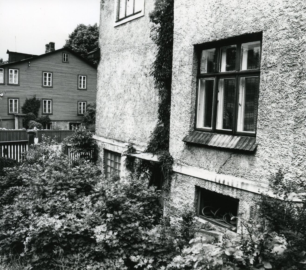 Betti Alver's residence in 1947-1956 on the 2nd basement. Photo 1982 a