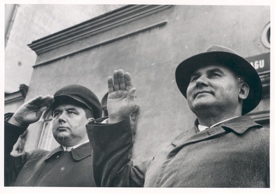 A. Veimer (left). ), J. Vares-Barbarus (par.)  duplicate photo