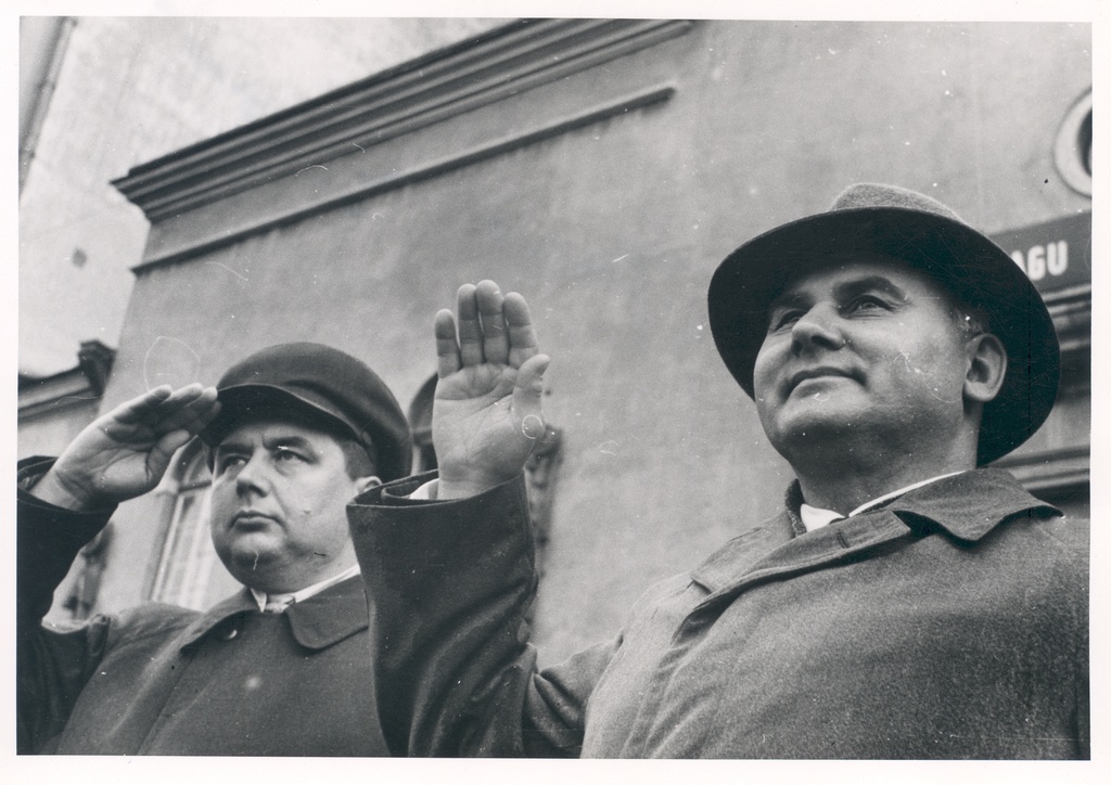 A. Veimer (left). ), J. Vares-Barbarus (par.)