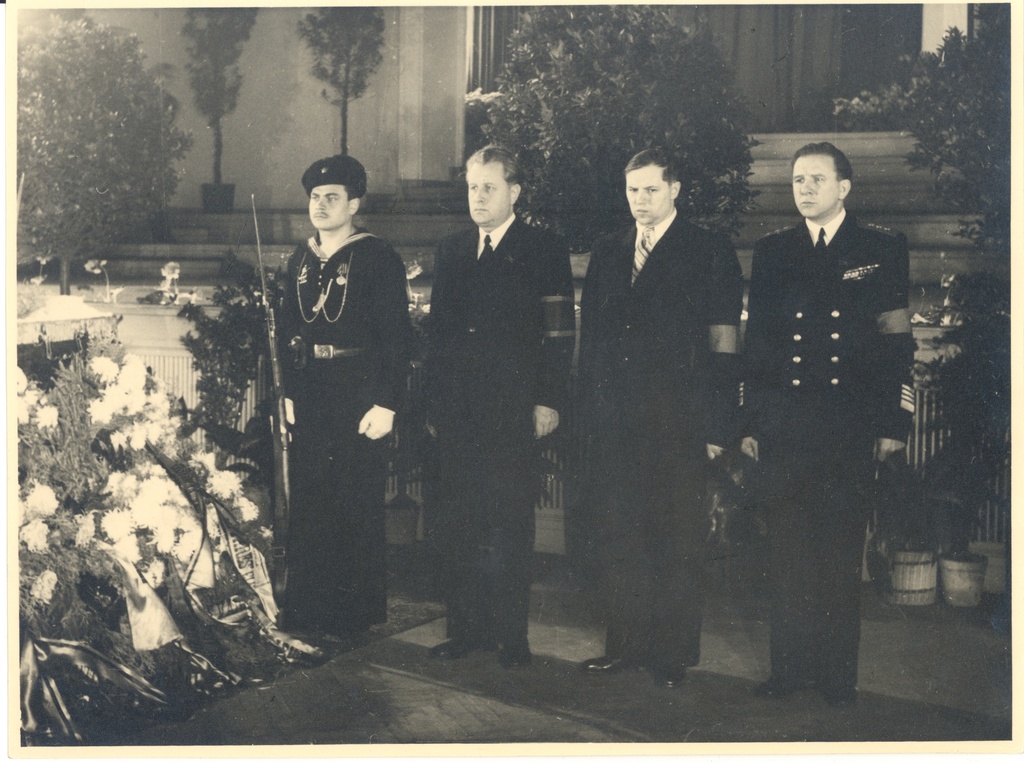 J. Vares-Barbaruse kernel in concert hall "Estonia" on December 1, 1946. Auvalves n. Karotamm, V. Jefremov, V. Tributs