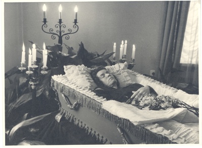 Emilie Varese's brush  duplicate photo